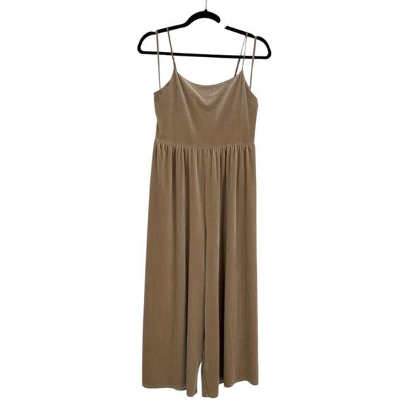 Urban Outfitters Emmabella Taupe Velvet Wide Leg Jumpsuit Size Medium - Picture 3 of 8